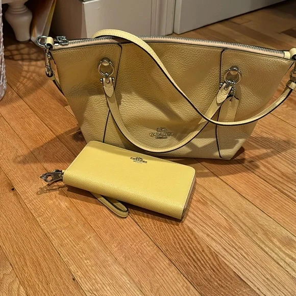 Brand new with out tags coach purse and wallet - Picture 2 of 6